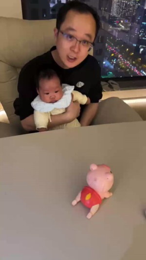 毛崽看爬爬娃