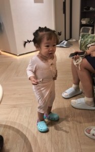 大口吃排骨