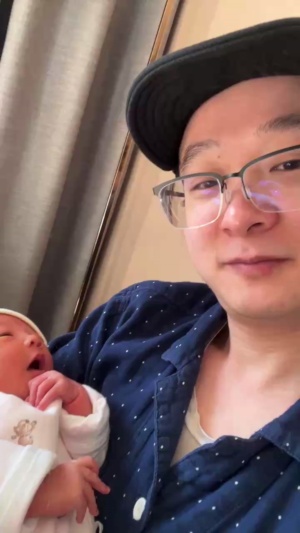 爸爸抱毛仔